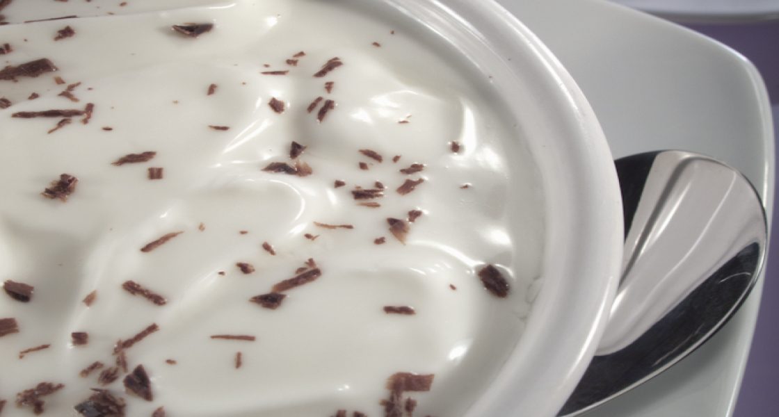 high-protein-stracciatella-yogurt-dessert
